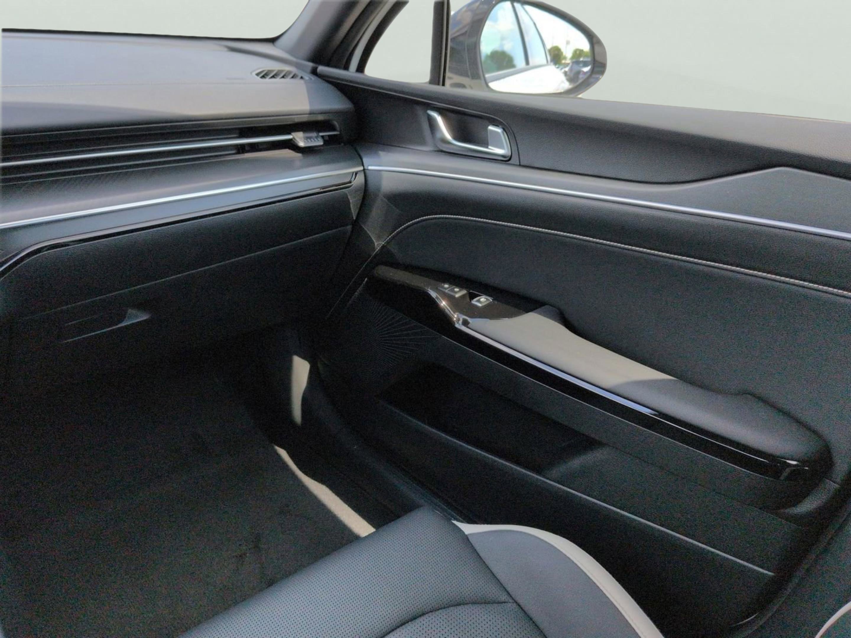 New 2026 Snow White Pearl Kia GT-Line image 14