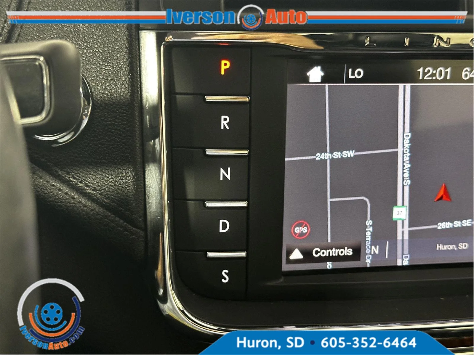 Used 2019 Gray Lincoln Select image 22