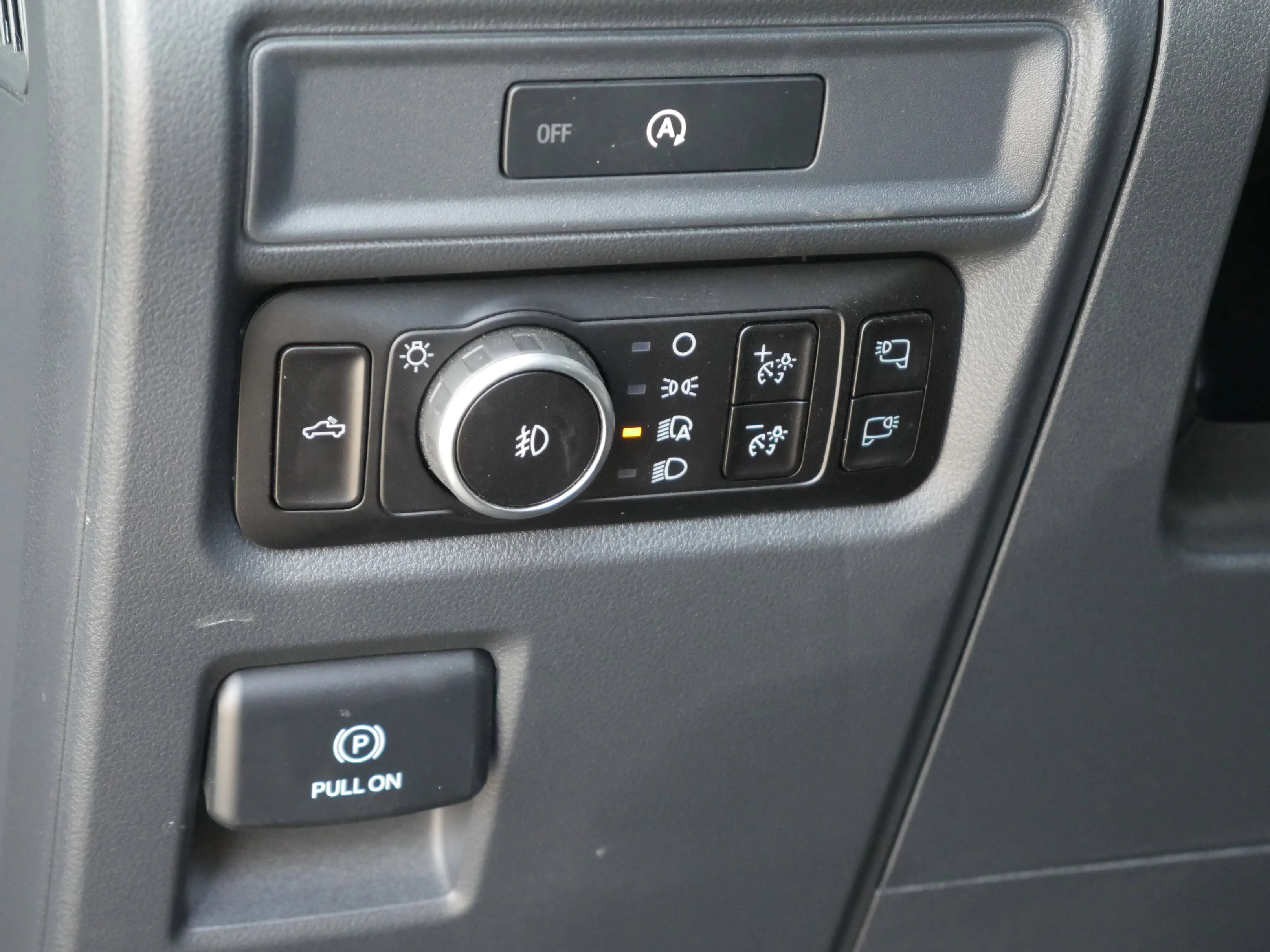 Certified Used 2025 Carbonized Gray Metallic Ford XLT image 5