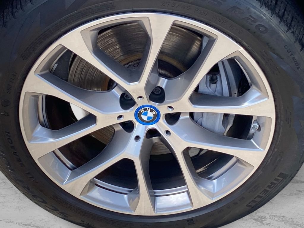 Used 2022 White BMW xDrive45e image 31