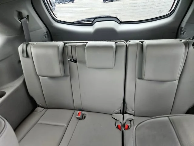 Used 2019  Toyota SE image 26