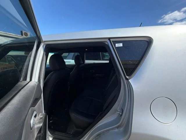 Used 2015 Silver Kia Exclaim image 13