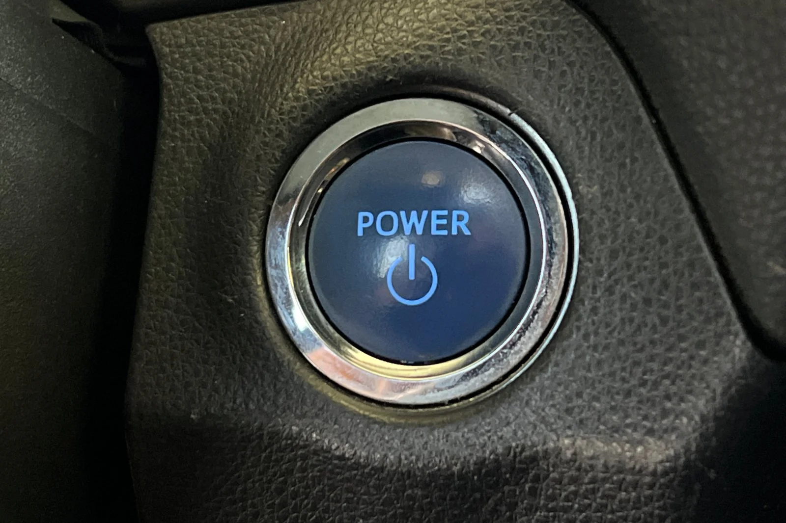 Used 2021 Silver Toyota XLE image 21