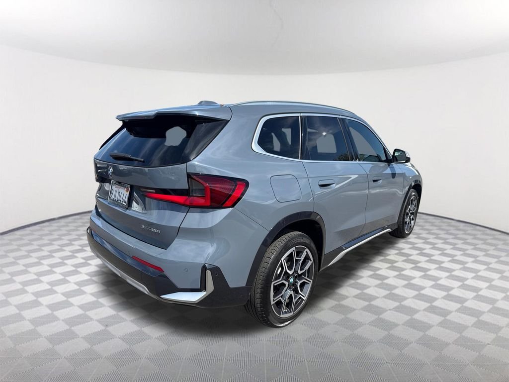Used 2023 Gray BMW xDrive28i image 4