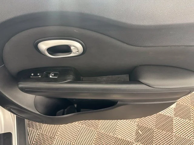 Used 2019 Silver Kia Plus image 22