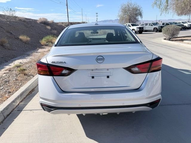 Used 2025 Silver Nissan 2.5 SV image 7