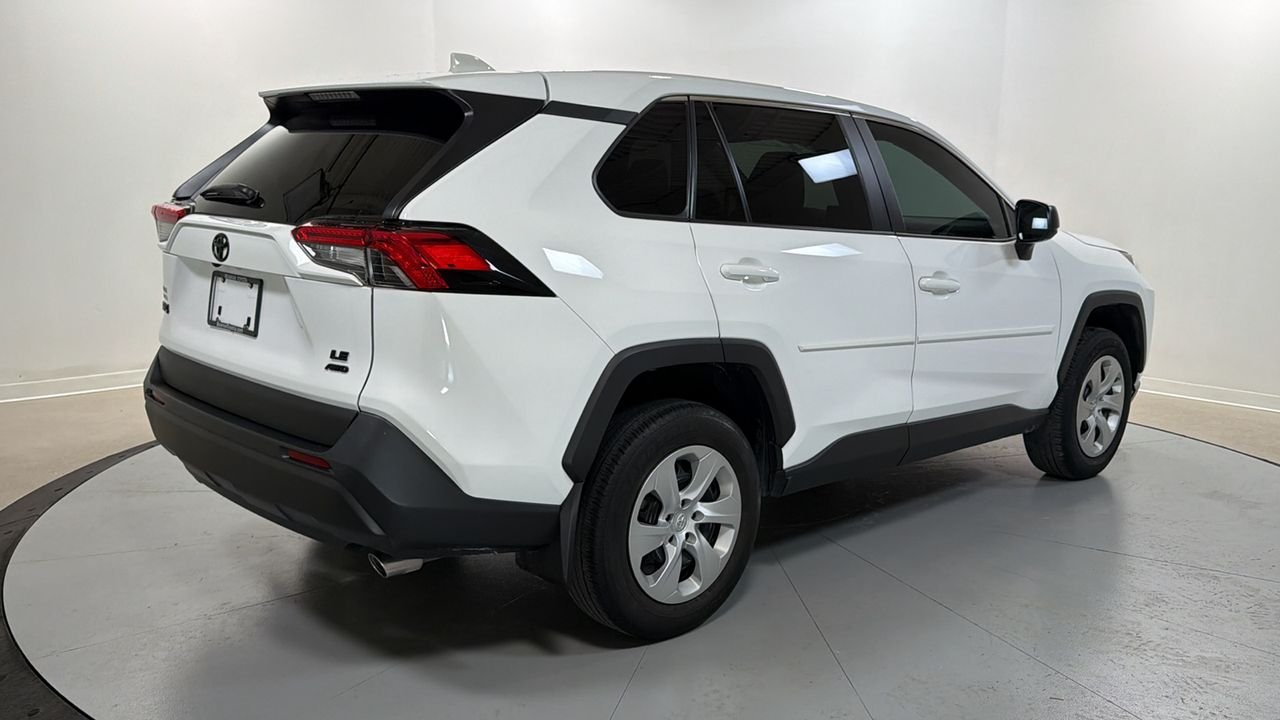 Used 2023 White Toyota LE image 5