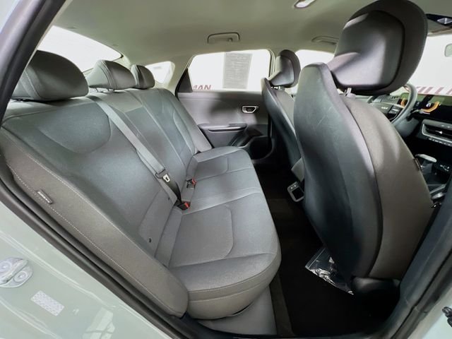 2025 Kia K4 LXS - Photo 38