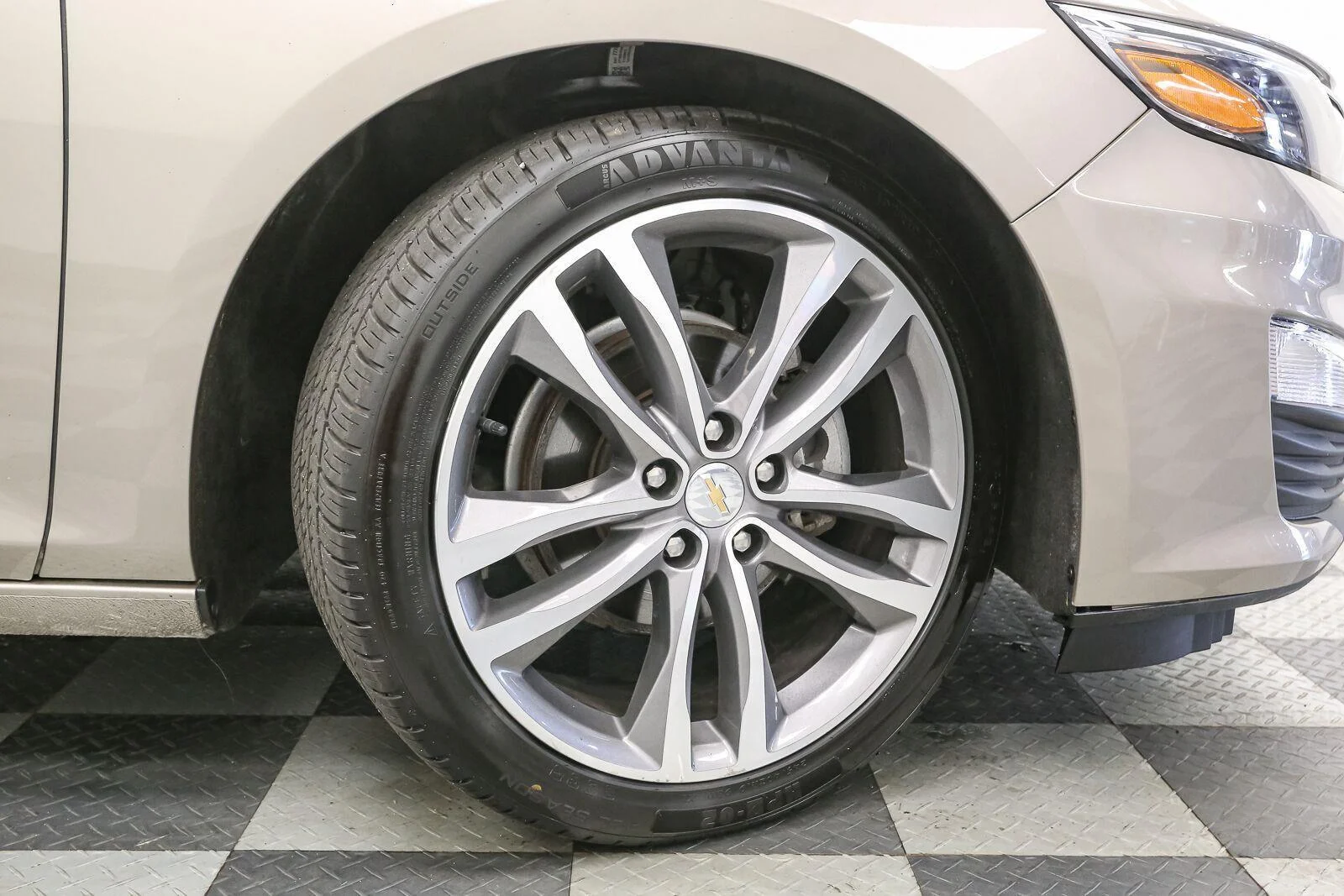 Used 2025 Mineral Gray Metallic Chevrolet LT image 15
