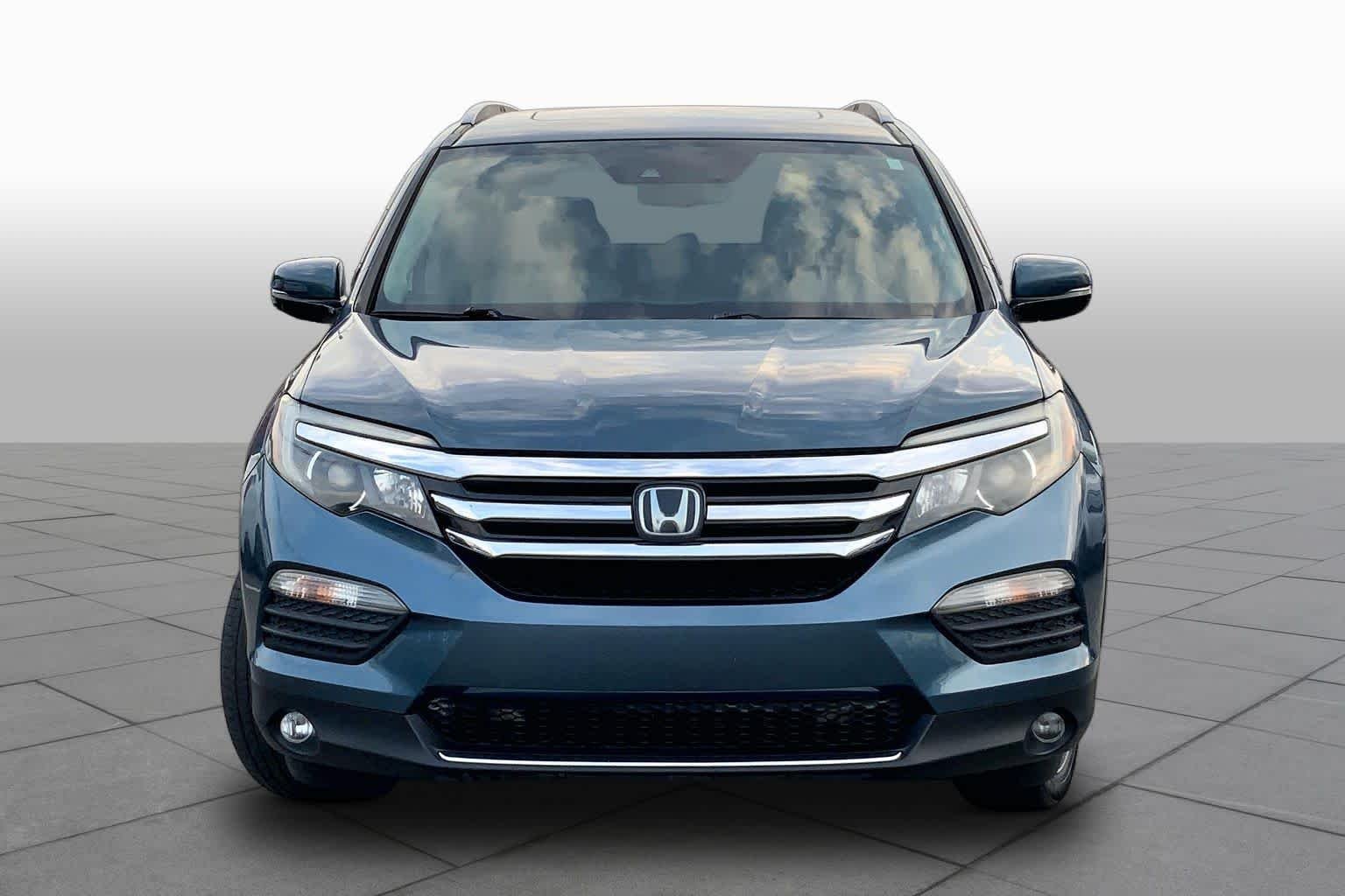 Used 2017 Steel Sapphire Metallic Honda Touring image 4