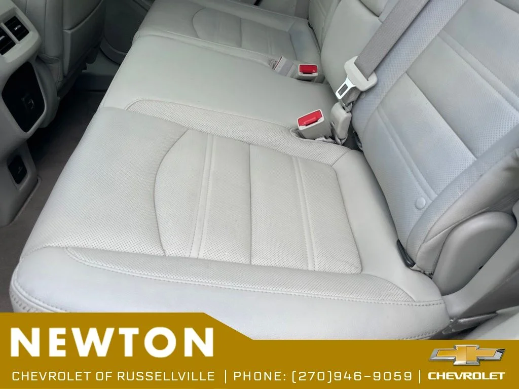 Used 2022 White Frost GMC Denali image 33