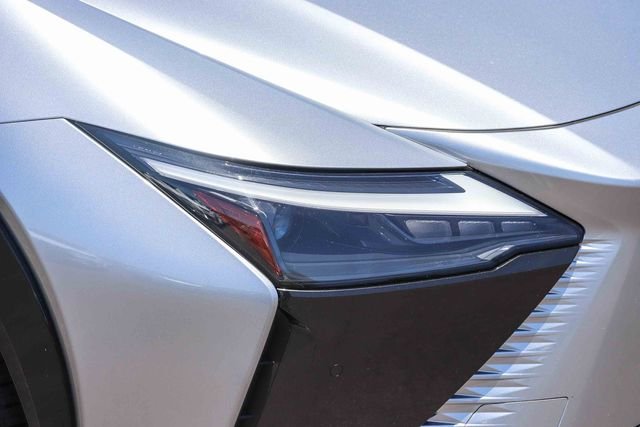 Certified Used 2024 IRIDIUM Lexus 300e Premium image 11