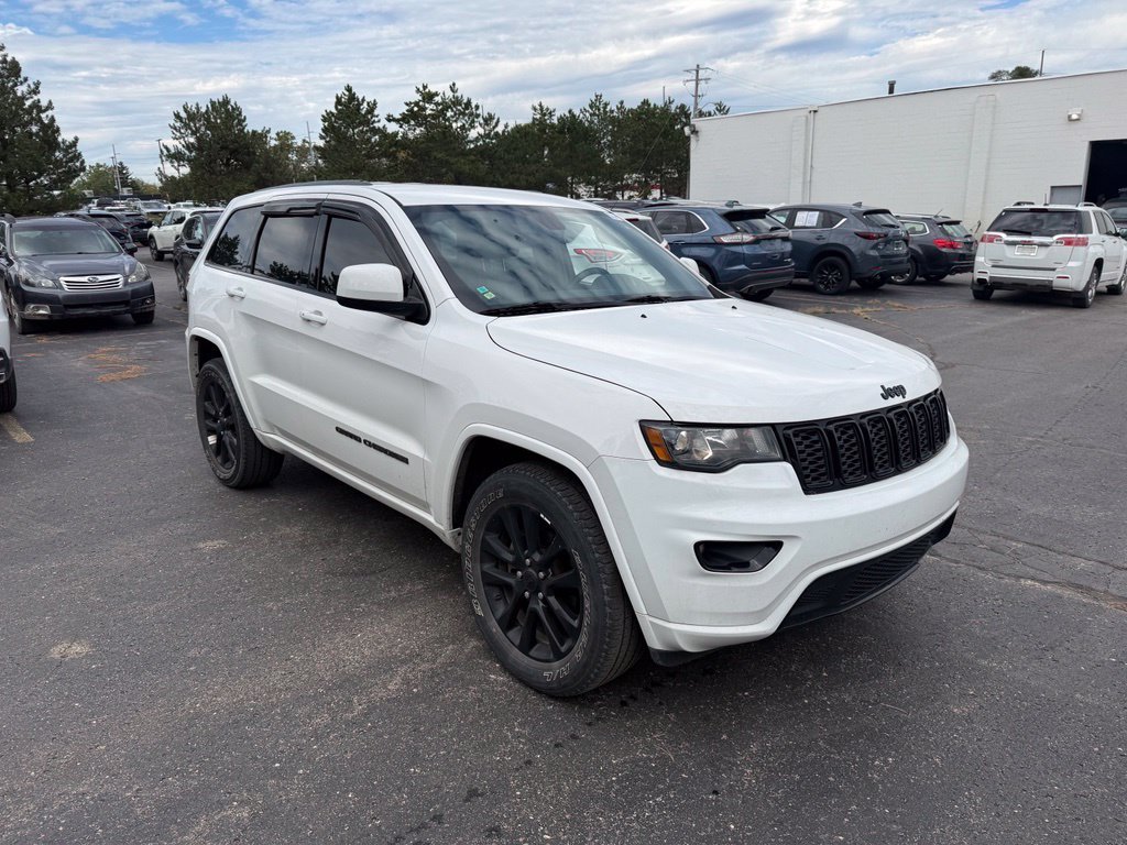 Used 2018 White Jeep Altitude image 4