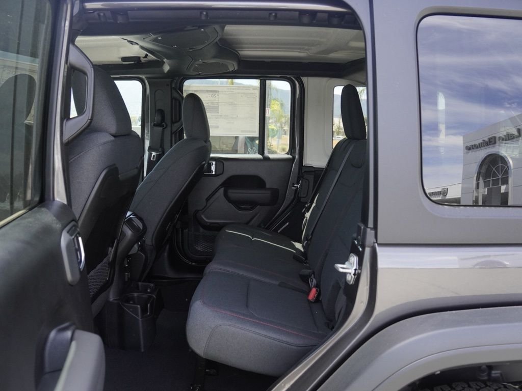 New 2026 Granite Crystal Metallic Clear-Coat Exterior Paint Jeep Rubicon image 20