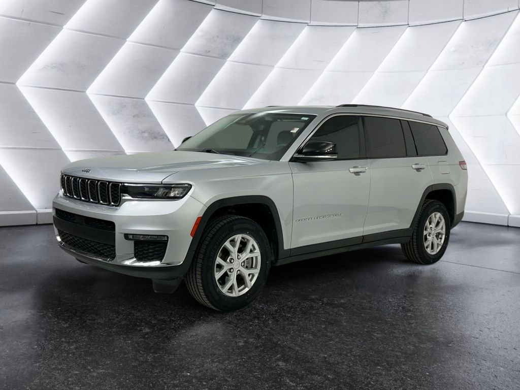Used 2023 Silver Jeep Limited image 3