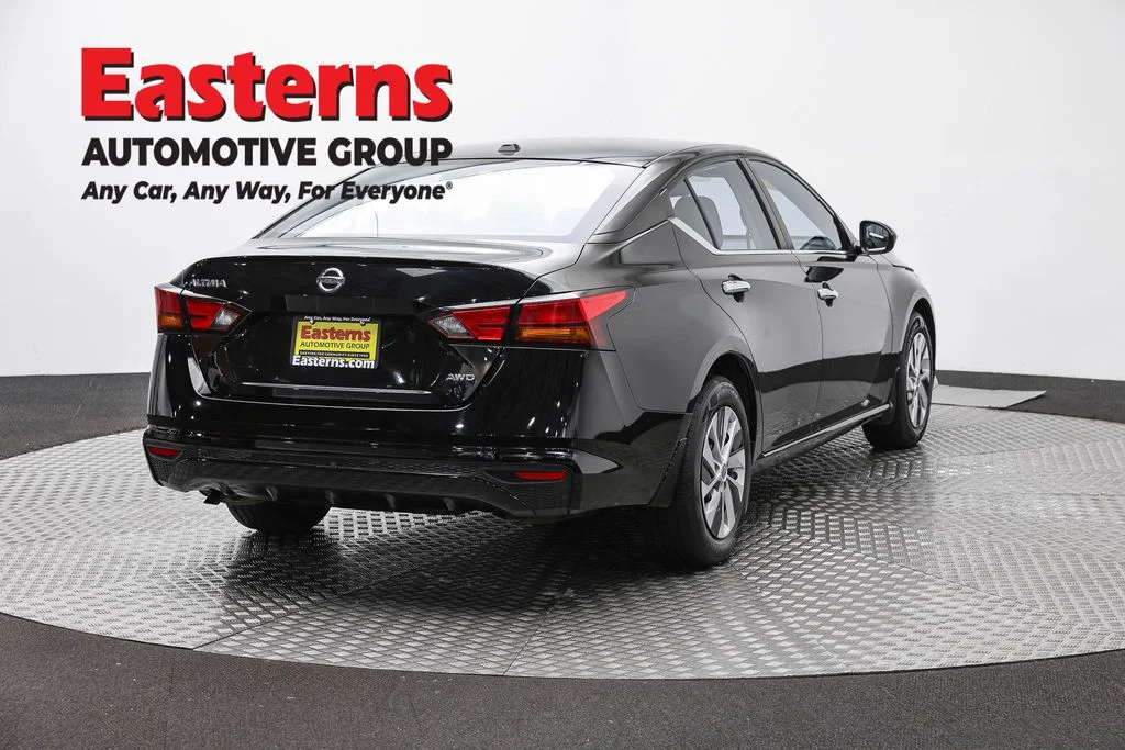 Used 2020 Black Nissan 2.5 S image 5