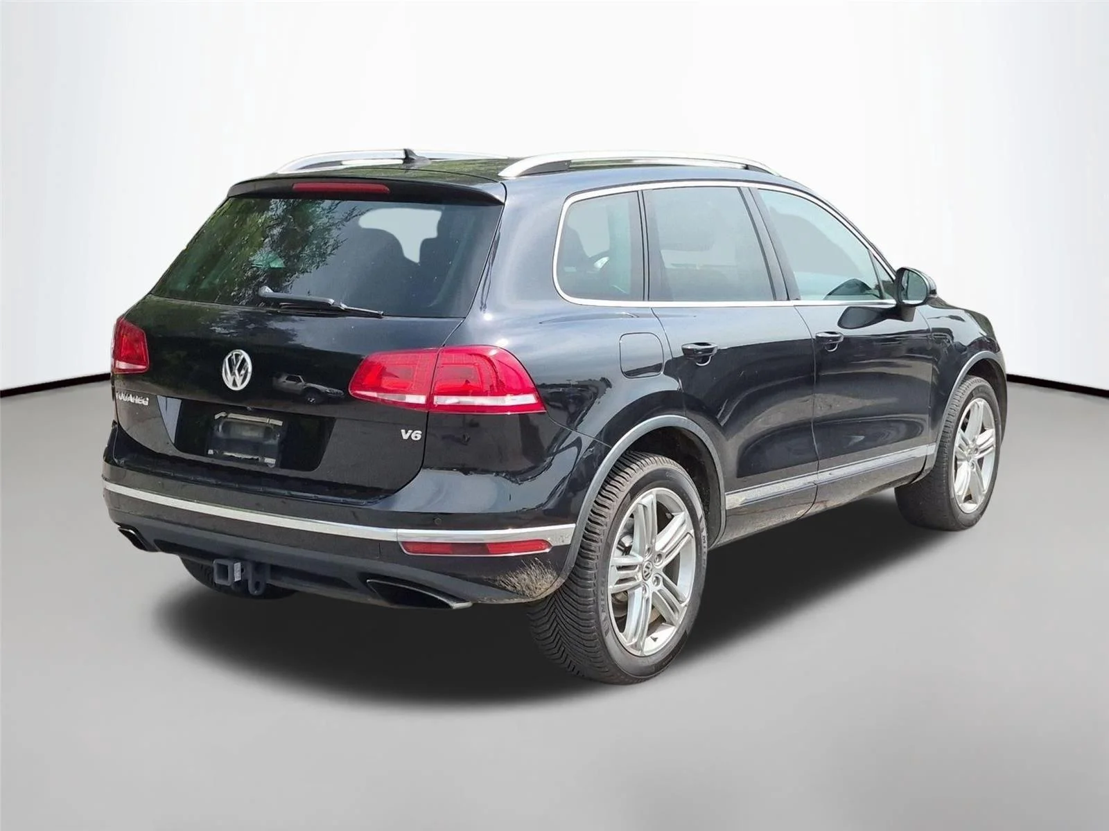 Used 2016 Deep Black Pearl Volkswagen Executive image 5