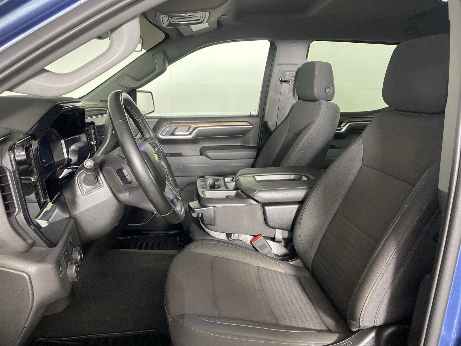 Used 2024 Lakeshore Blue Metallic Chevrolet LT image 10