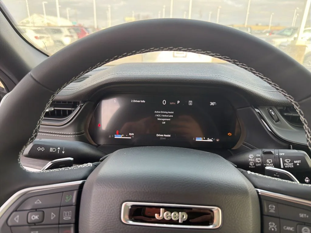 New 2026 Bright White Clear-Coat Exterior Paint Jeep Limited image 14