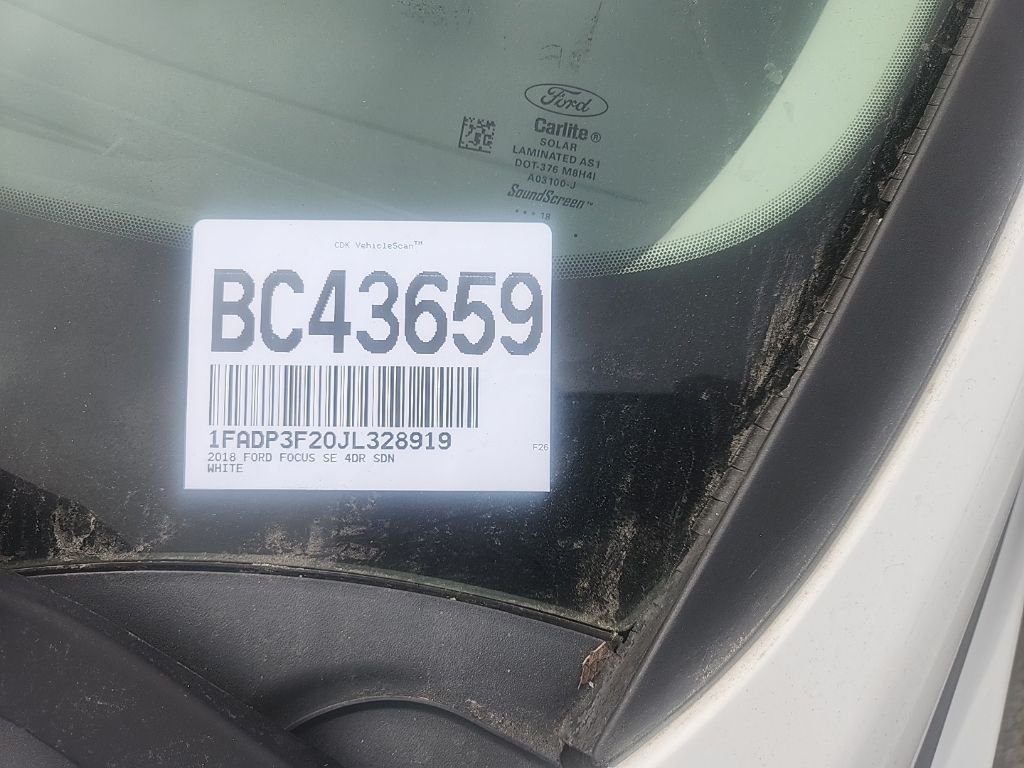 Used 2018 White Ford SE image 4