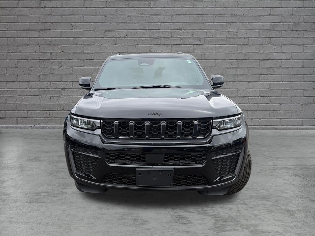 New 2026 Diamond Black Crystal Pearl-Coat Exterior Paint Jeep Altitude image 2