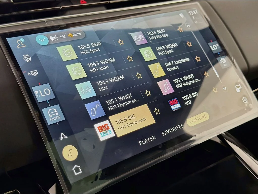 New 2027 Carpathian Grey Land Rover Dynamic SE image 15