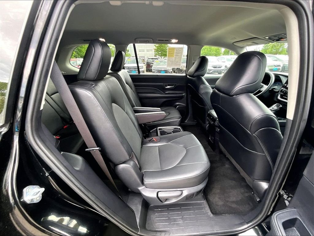 Used 2025 Black Toyota XLE image 16
