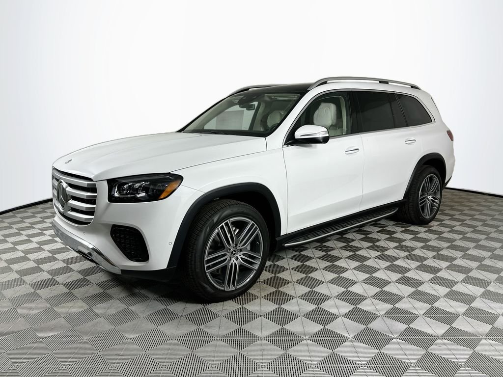 New 2026 MANUFAKTUR Moonlight White Metallic Mercedes-Benz GLS 450 image 3