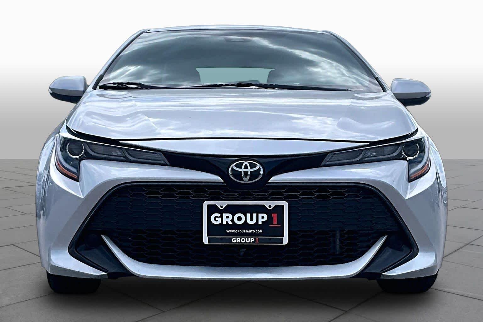 Used 2022 Classic Silver Metallic Toyota SE image 4