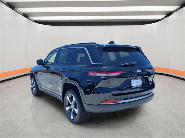 New 2026 Diamond Black Crystal Pearl-Coat Exterior Paint Jeep Limited image 4