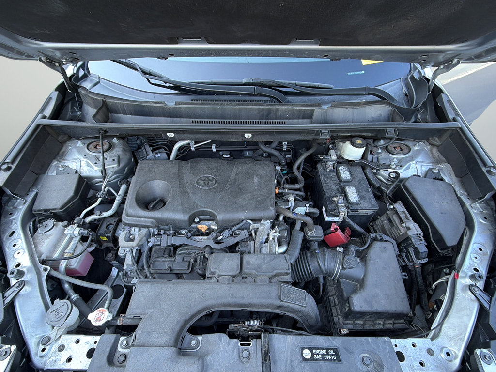 Used 2020 Silver Toyota XLE image 39