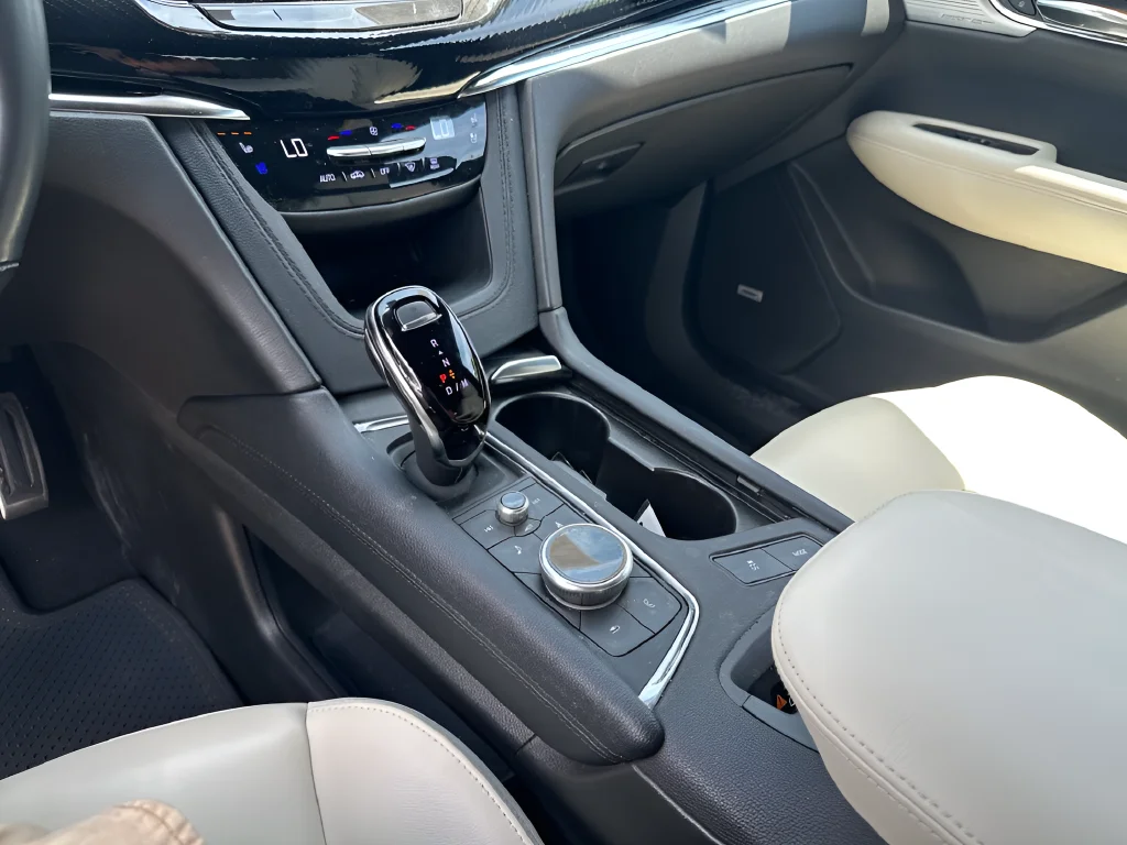 Used 2025 Green Cadillac Sport image 25