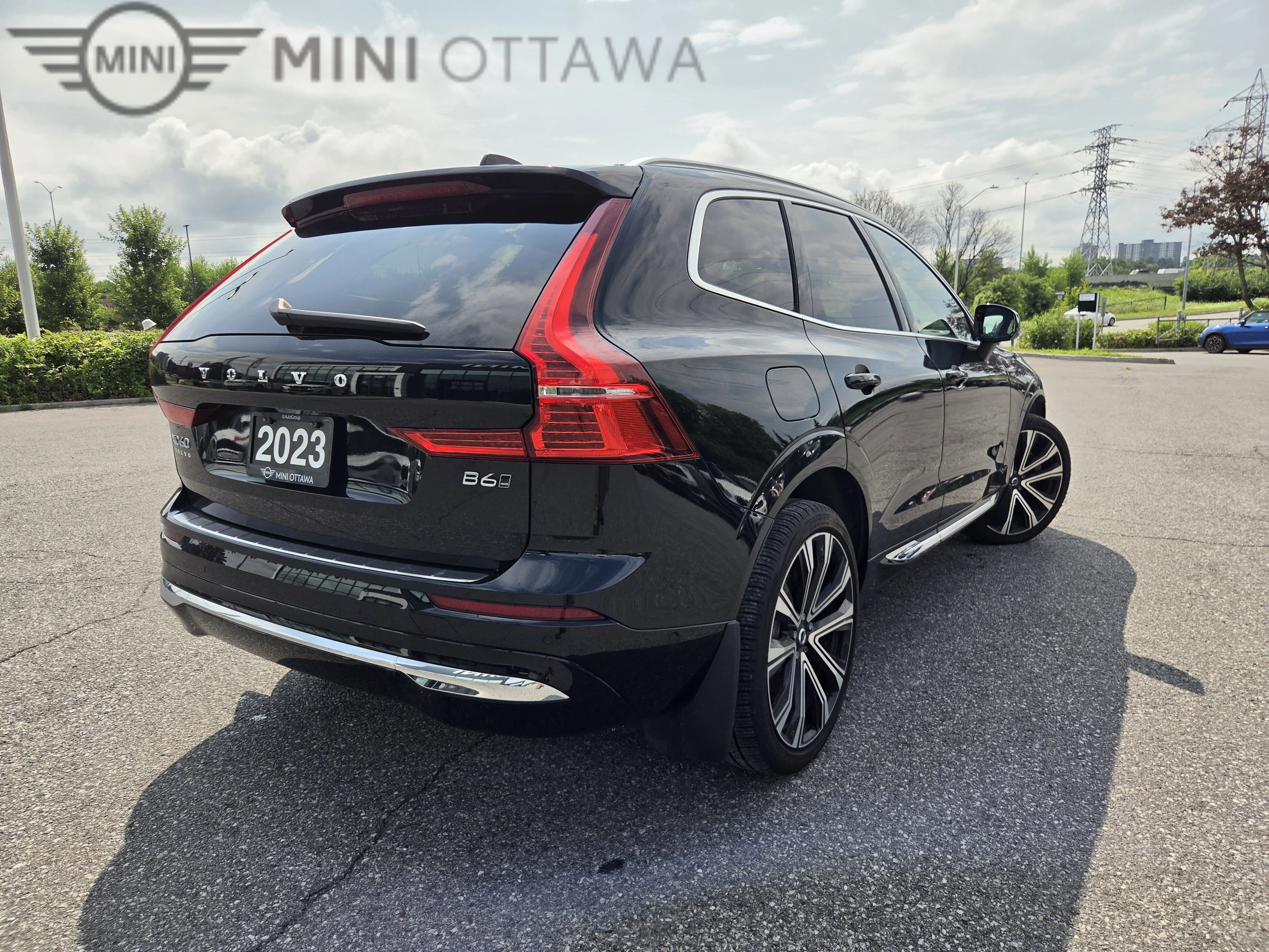 Used 2023 Black Solid Stone Volvo Ultimate Bright Theme image 8