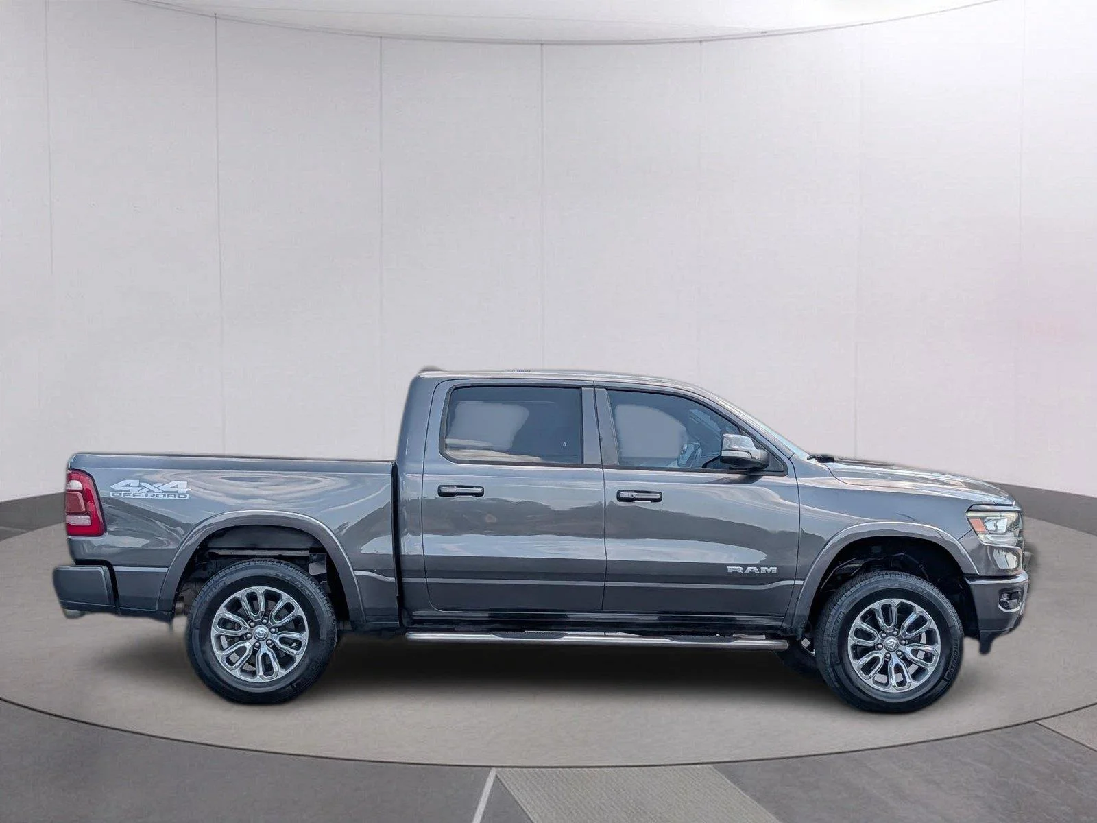 Used 2020 Granite Crystal Metallic Clearcoat Ram Laramie image 8