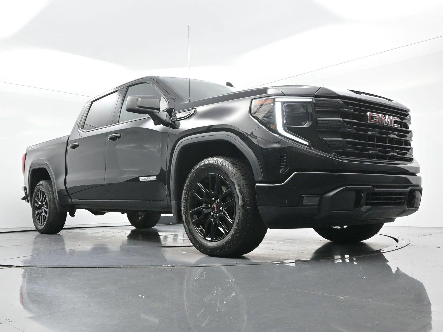 Used 2024 Onyx Black GMC Elevation image 40