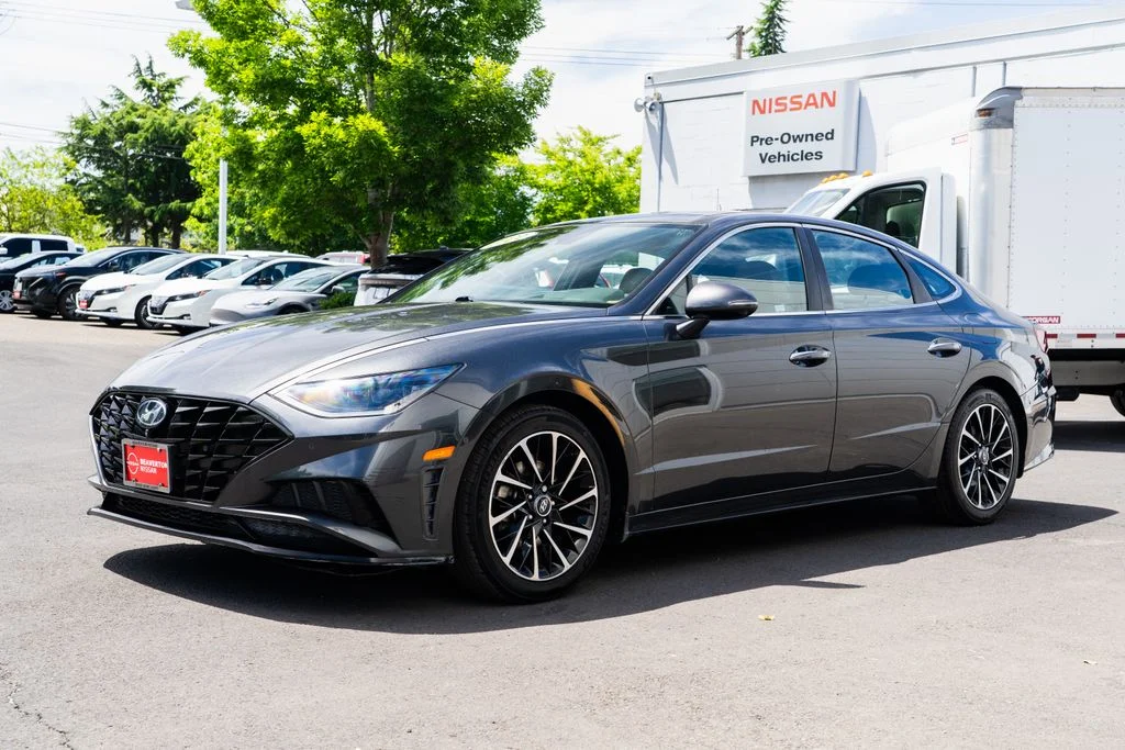 Used 2021 Gray Hyundai Limited image 3