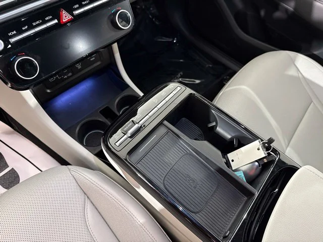 Used 2025  Hyundai Limited image 22