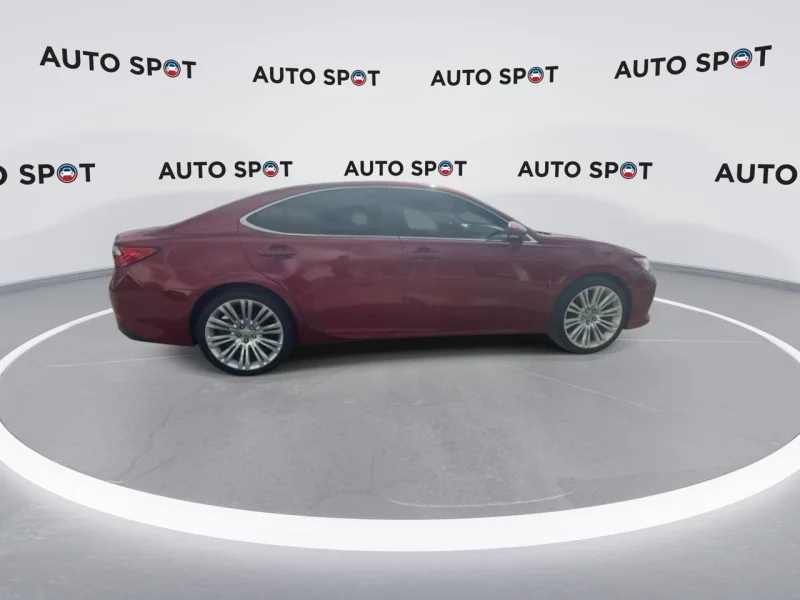 Used 2015 Red Lexus  image 9