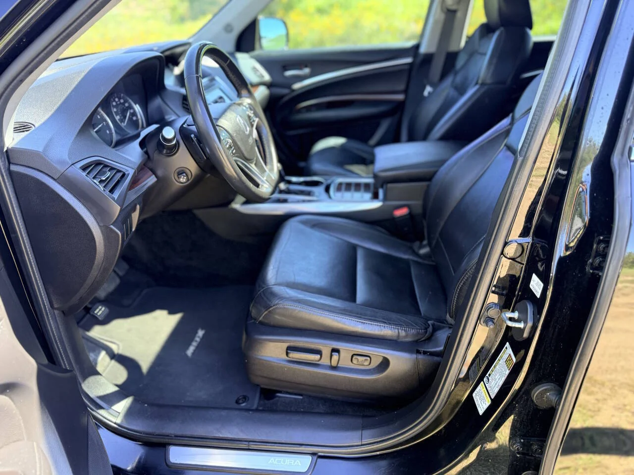 Used 2015 Black Acura Base 4dr SUV image 13
