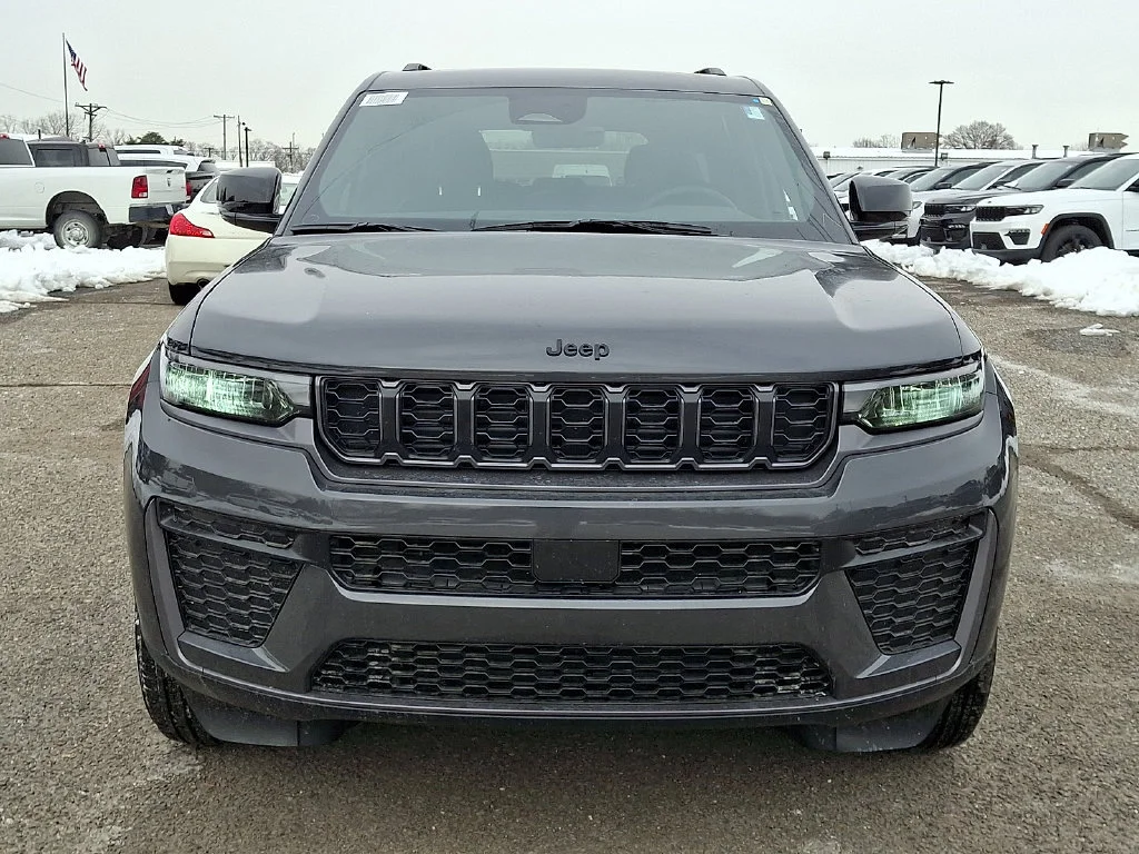 New 2026 Baltic Gray Metallic Clear-Coat Exterior Paint Jeep Laredo Altitude image 2