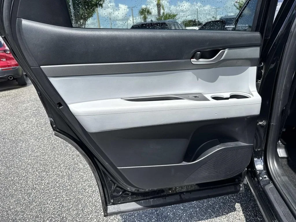 Used 2023 Black Hyundai SEL image 12