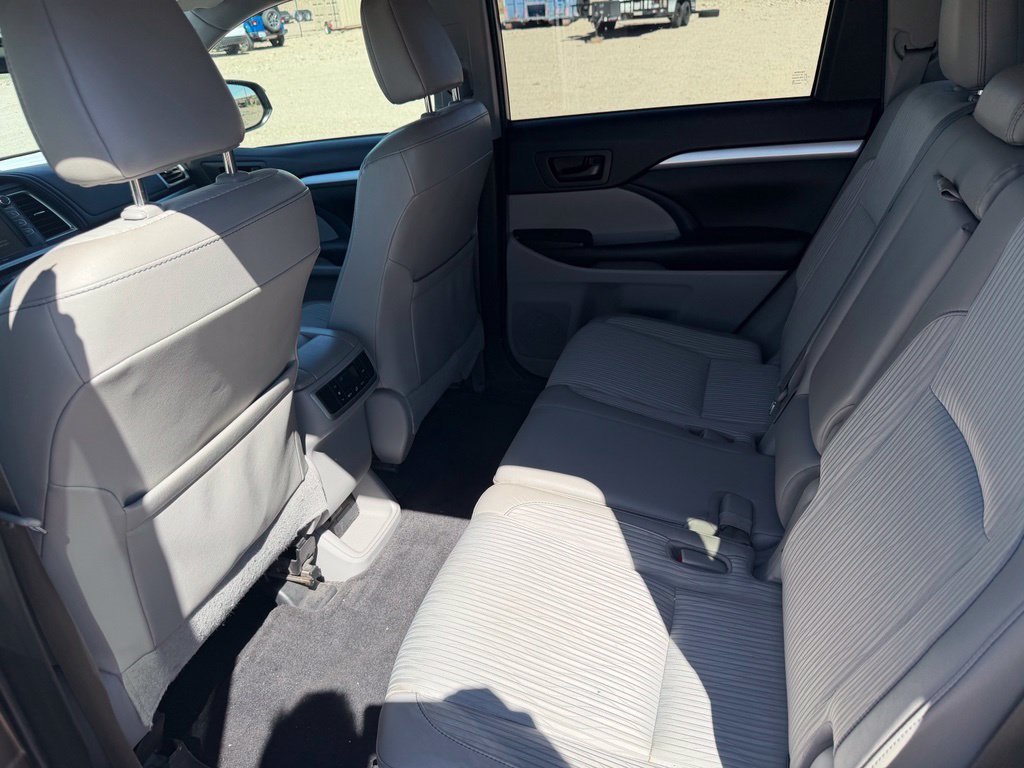 Used 2018 Gray Toyota LE Plus image 7