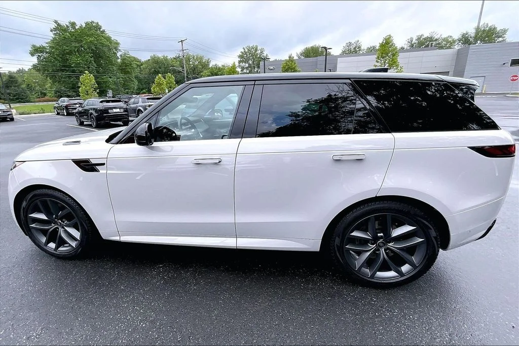 Used 2024 Gray Land Rover Dynamic SE image 29