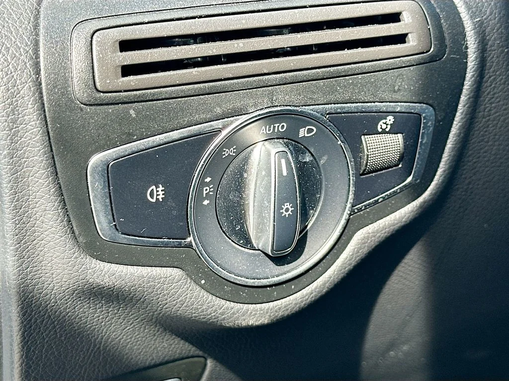 Certified Used 2022  Mercedes-Benz GLC 300 image 10