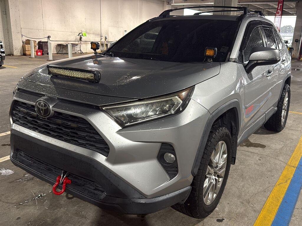 Used 2019 Silver Sky Metallic Toyota XLE Premium image 1
