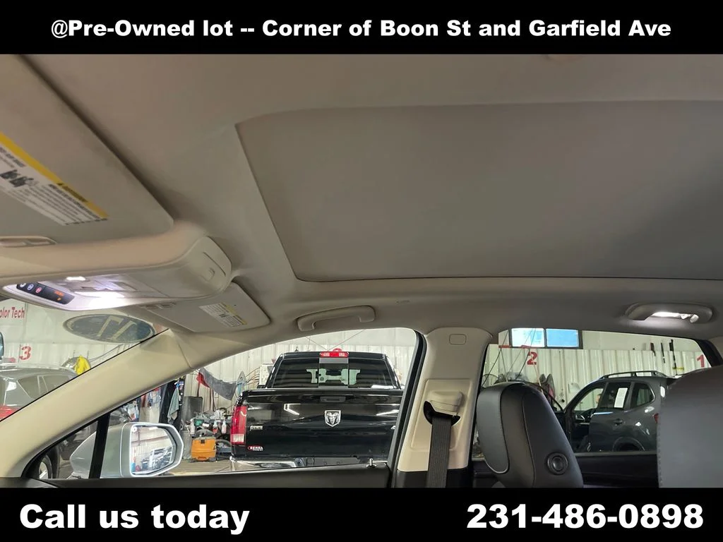 Used 2017 Silver Cadillac Luxury image 13