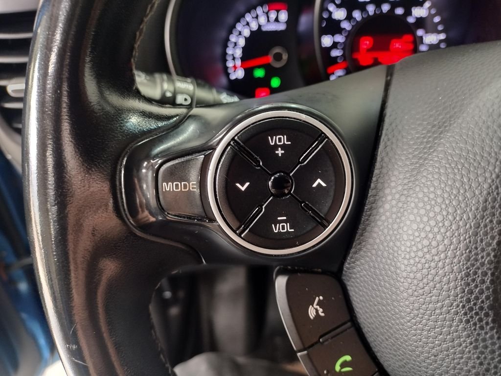 Used 2019 Caribbean Blue Kia Plus image 21
