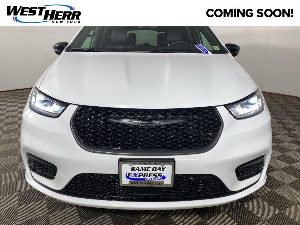 Used 2026 Bright White Clearcoat Chrysler Select image 1