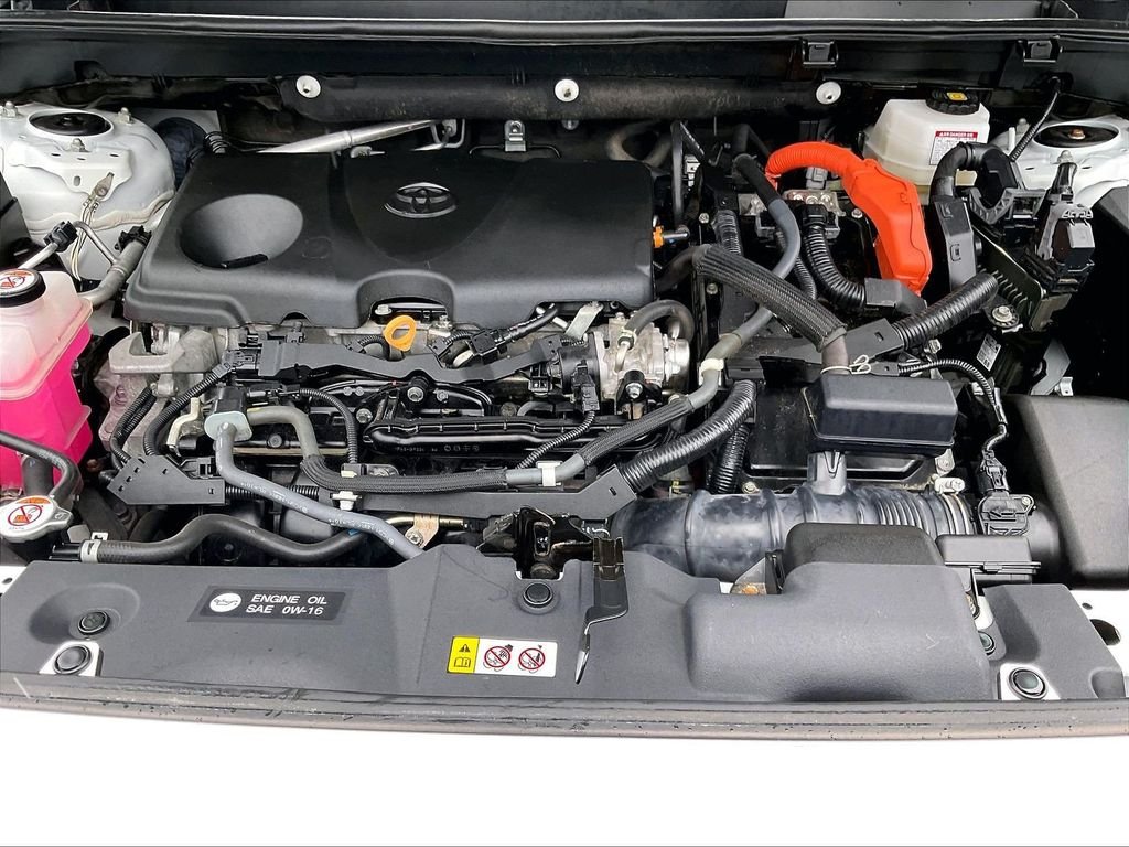 Used 2022 White Toyota LE image 28