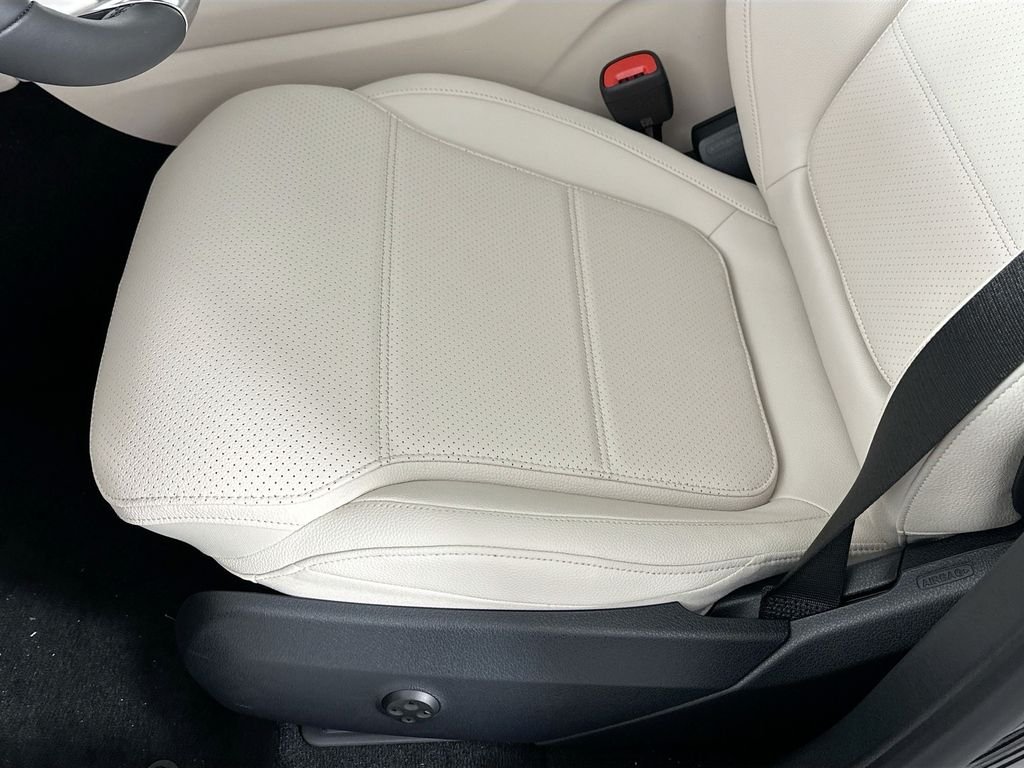 New 2026 Graphite Grey Metallic Mercedes-Benz GLC 300 image 20